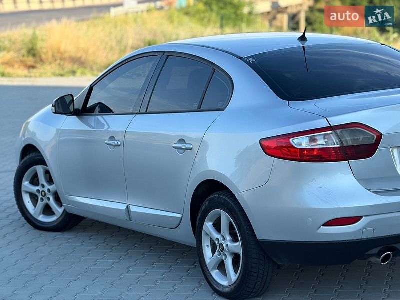 Седан Renault Fluence 2012 в Чернівцях