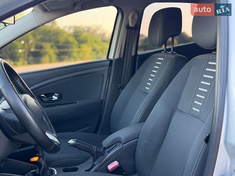Седан Renault Fluence 2012 в Чернівцях