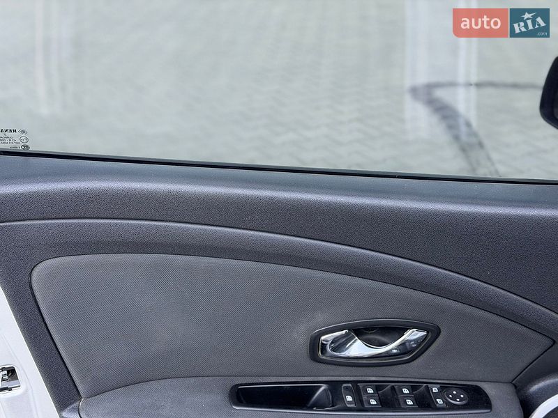 Седан Renault Fluence 2012 в Чернівцях