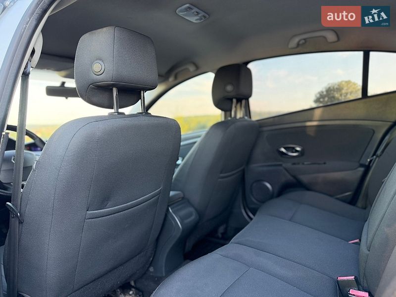 Седан Renault Fluence 2012 в Чернівцях