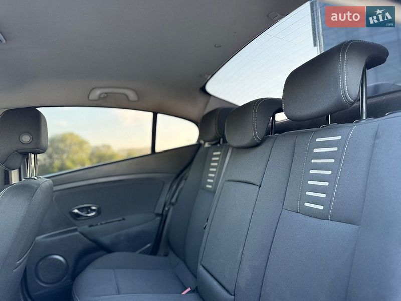 Седан Renault Fluence 2012 в Чернівцях