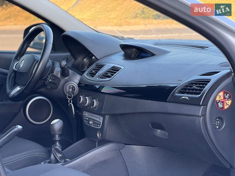 Седан Renault Fluence 2012 в Чернівцях