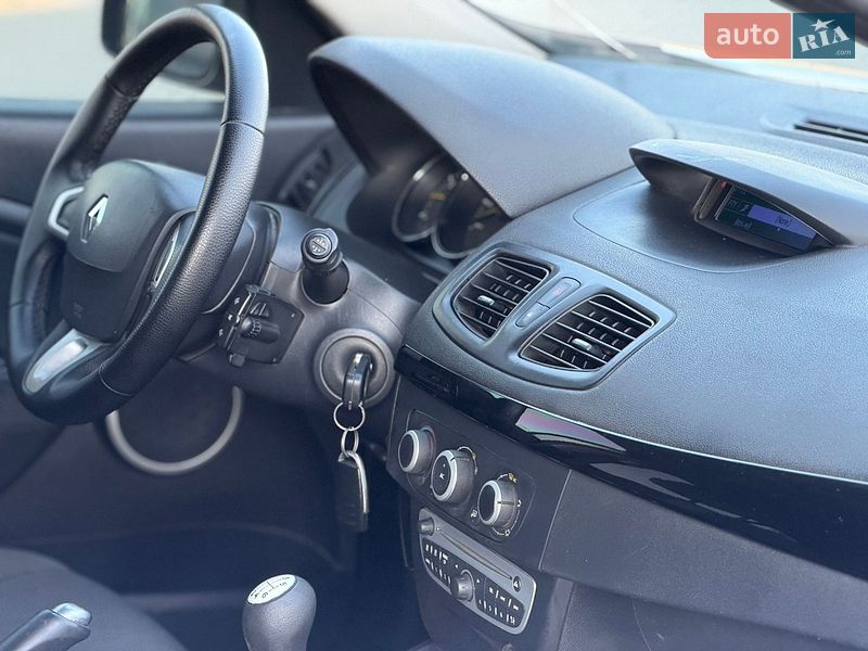 Седан Renault Fluence 2012 в Чернівцях