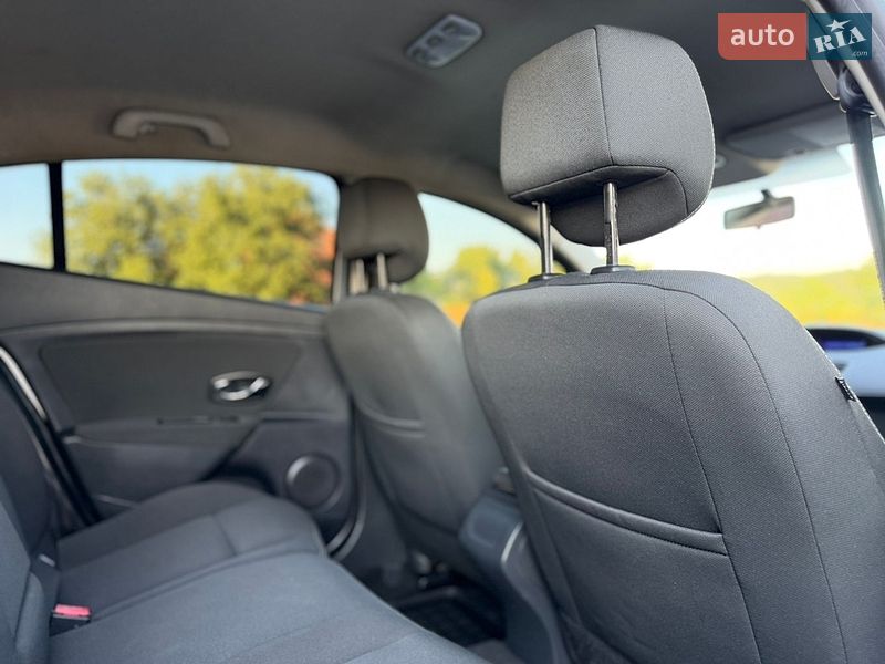 Седан Renault Fluence 2012 в Чернівцях