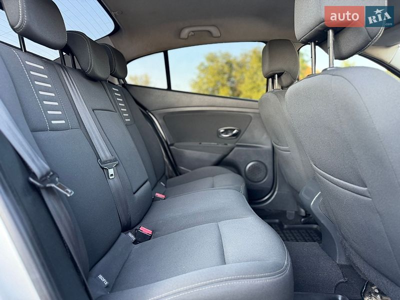 Седан Renault Fluence 2012 в Чернівцях