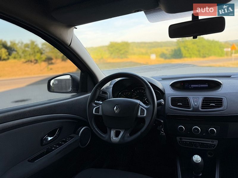 Седан Renault Fluence 2012 в Чернівцях