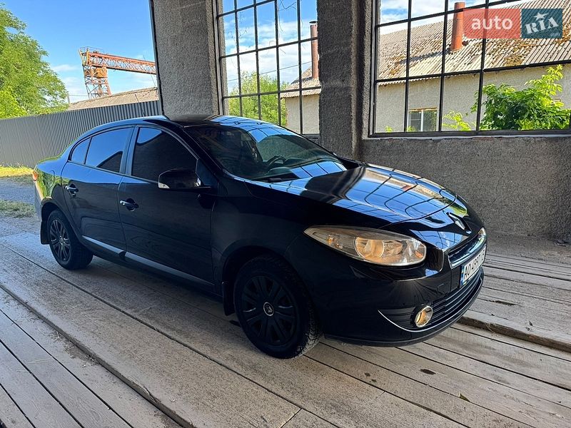 Седан Renault Fluence 2011 в Тячеві