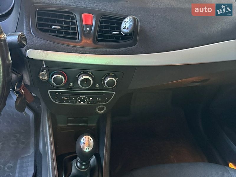 Седан Renault Fluence 2011 в Тячеві