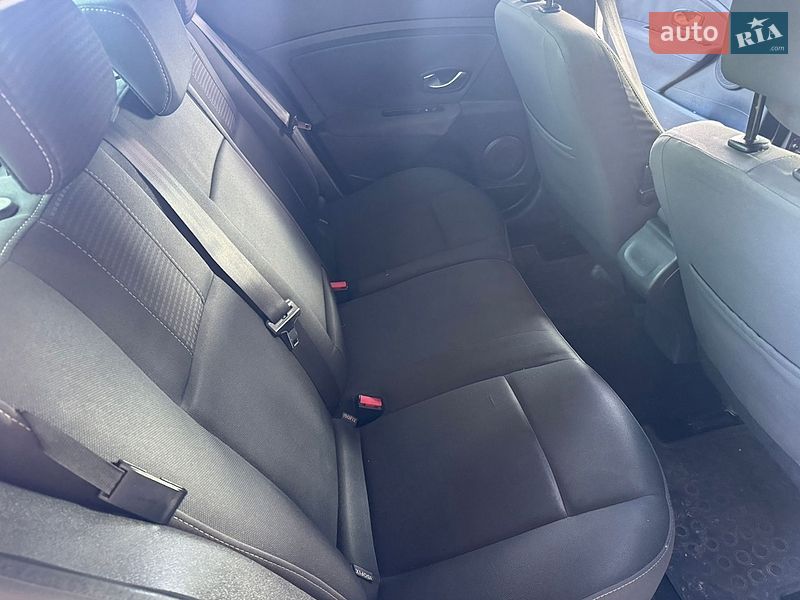 Седан Renault Fluence 2011 в Тячеві