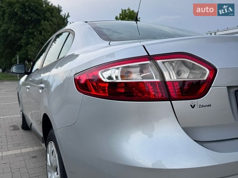 Седан Renault Fluence 2010 в Львові