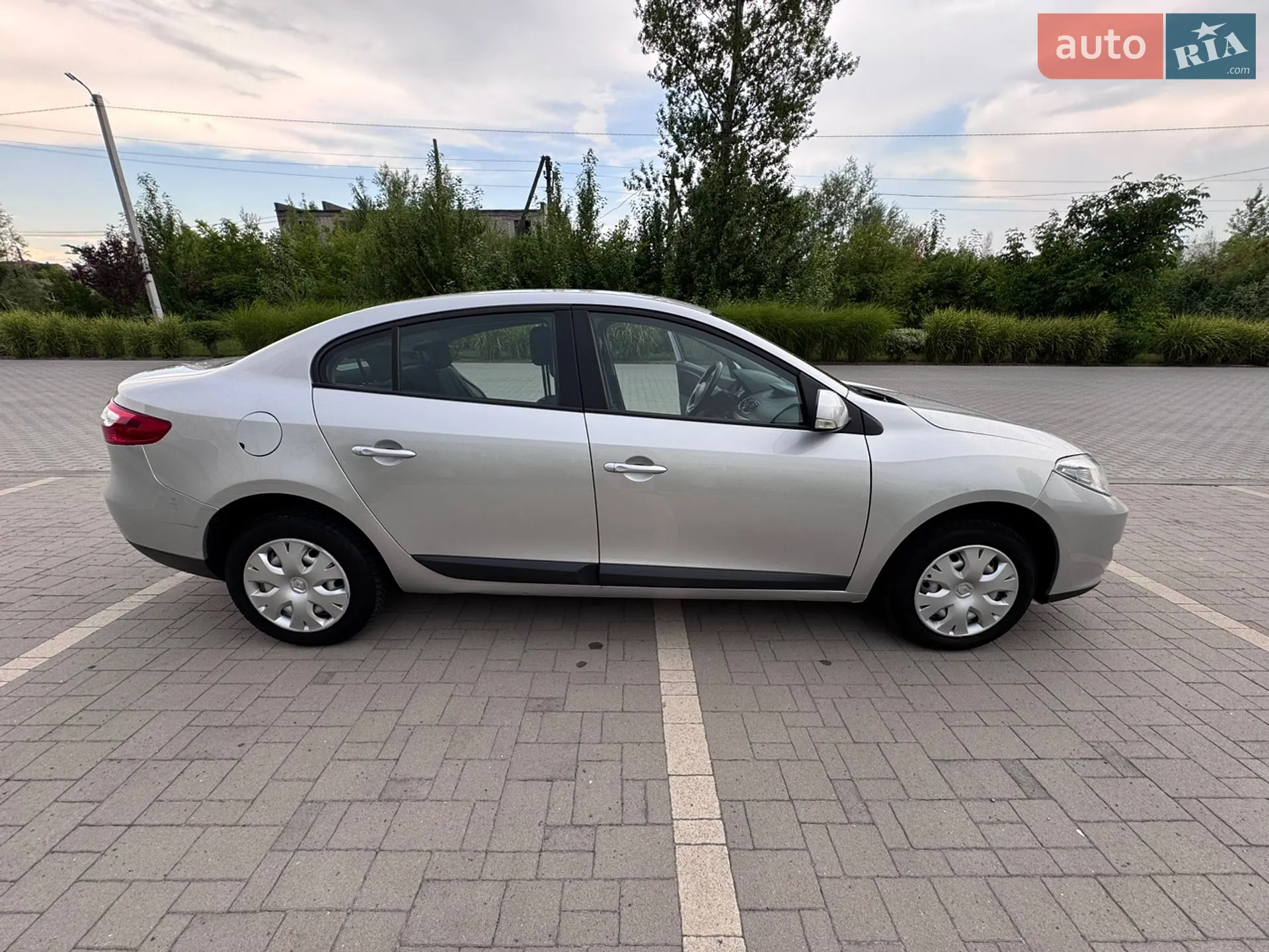 2010 Renault Fluence - мініатюра 12