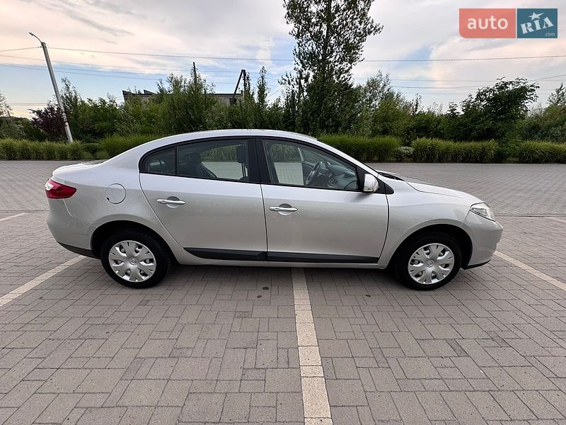 Седан Renault Fluence 2010 в Львові