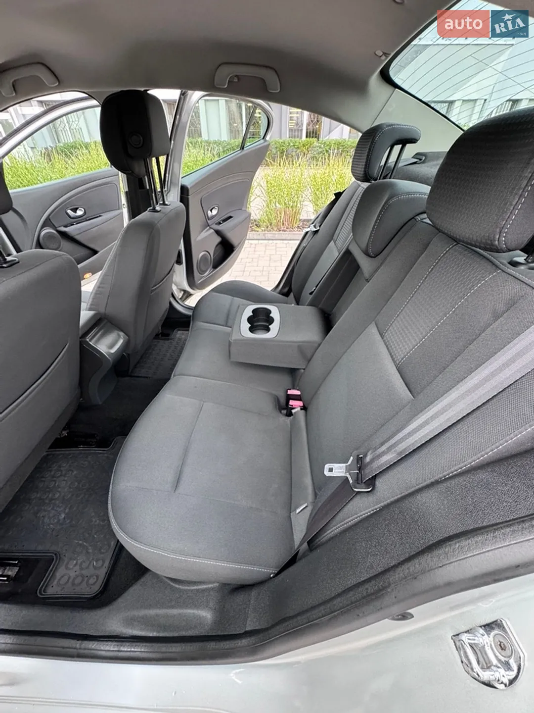 2010 Renault Fluence - мініатюра 17