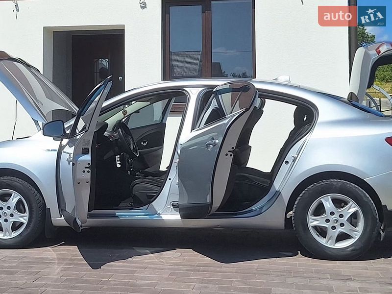 Седан Renault Fluence 2010 в Збаражі