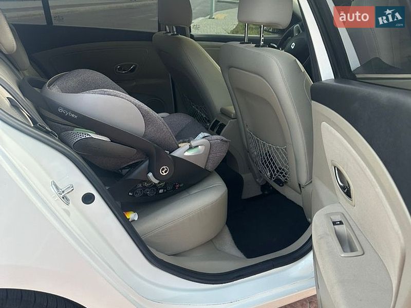 Седан Renault Fluence 2015 в Яворові