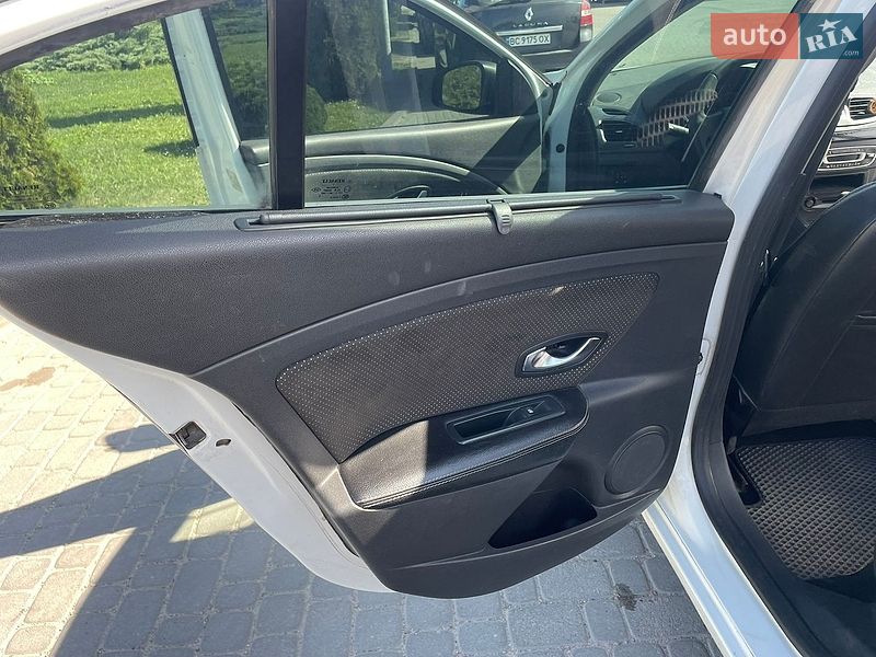 Седан Renault Fluence 2010 в Самборе