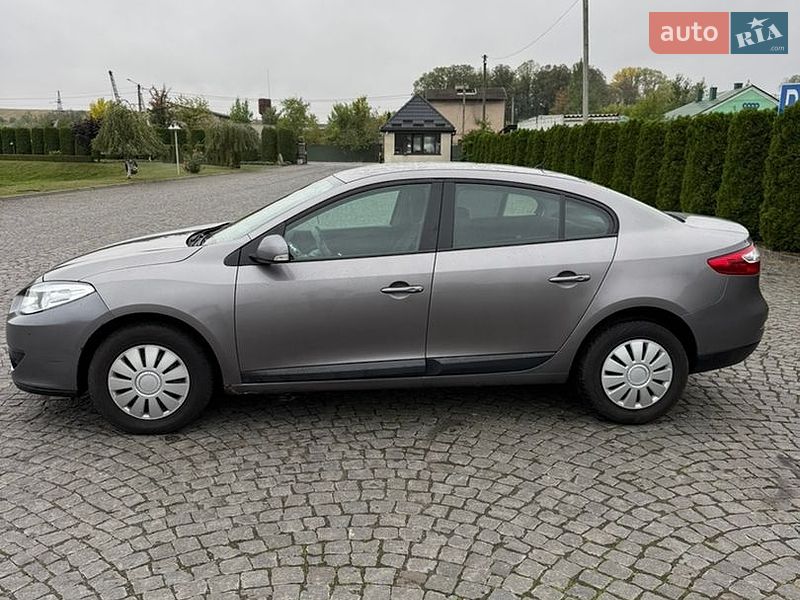 Седан Renault Fluence 2010 в Жовкве