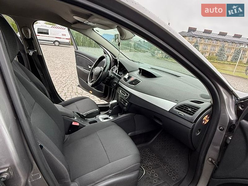 Седан Renault Fluence 2010 в Жовкве