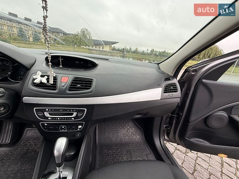 Седан Renault Fluence 2010 в Жовкве