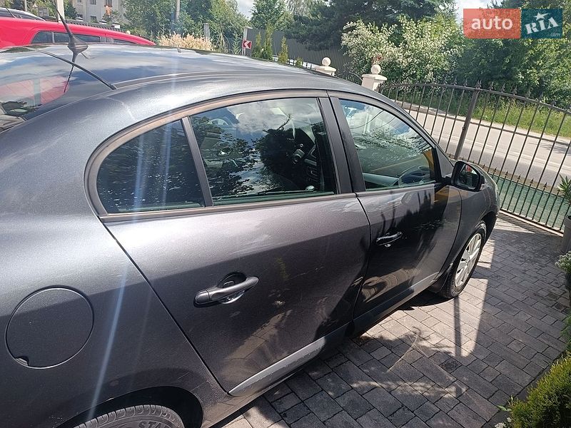 Седан Renault Fluence 2010 в Львові
