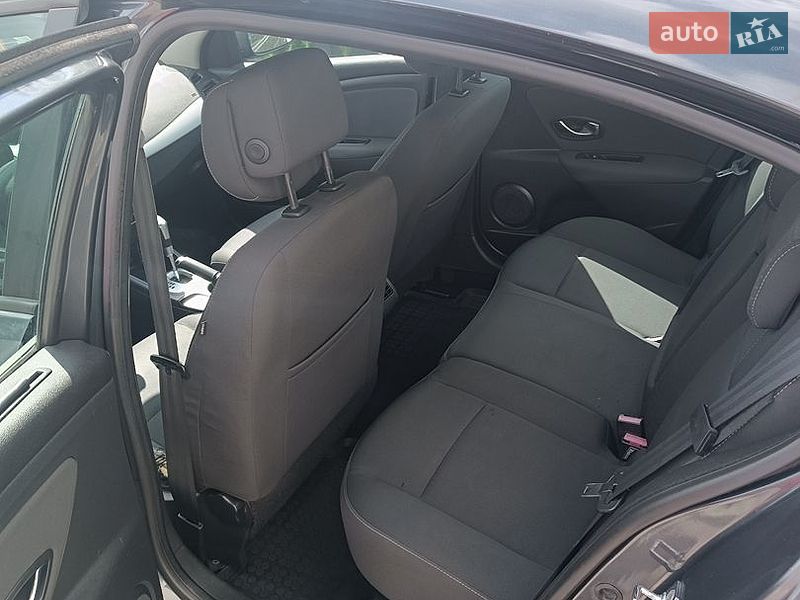 Седан Renault Fluence 2010 в Львові