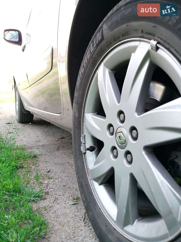 Минивэн Renault Grand Espace 2012 в Магдалиновке