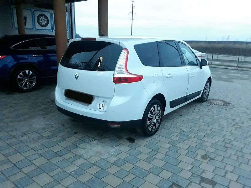 Мінівен Renault Grand Scenic 2013 в 