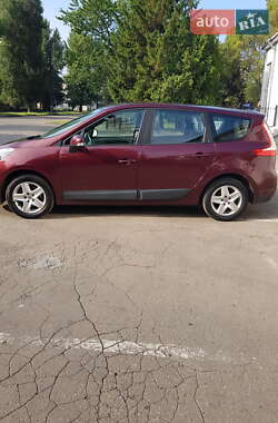 Минивэн Renault Grand Scenic 2013 в 