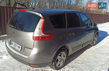 Минивэн Renault Grand Scenic 2012 в 