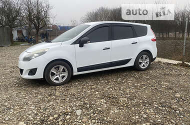 Минивэн Renault Grand Scenic 2009 в Кицмани