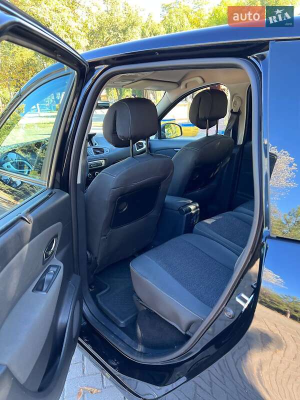 Минивэн Renault Grand Scenic 2012 в Новониколаевке