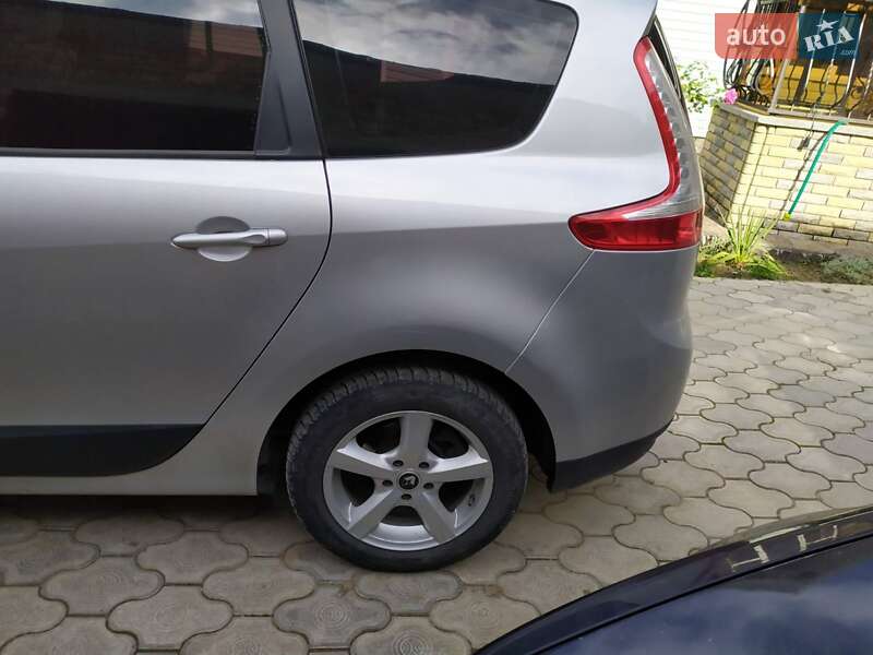 Мінівен Renault Grand Scenic 2012 в Кіцмані
