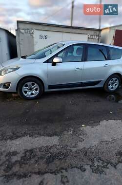 Минивэн Renault Grand Scenic 2009 в 