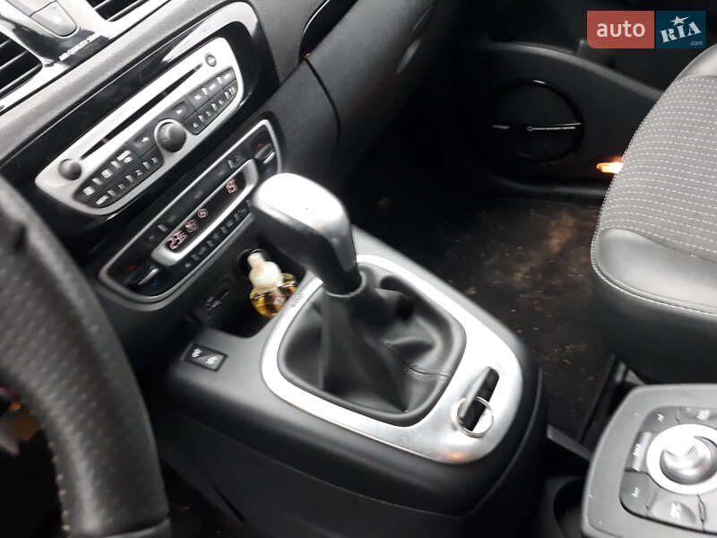 Минивэн Renault Grand Scenic 2010 в Долине