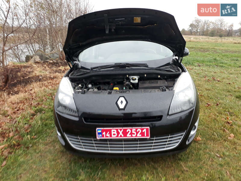 Минивэн Renault Grand Scenic 2010 в Долине