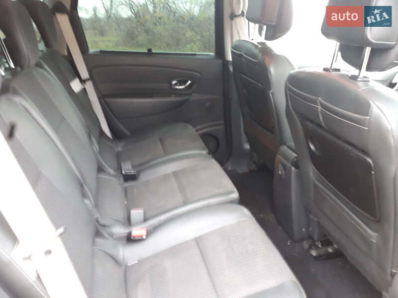 Минивэн Renault Grand Scenic 2010 в Долине