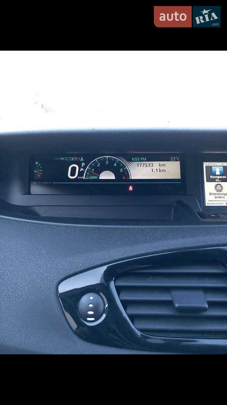 Минивэн Renault Grand Scenic 2010 в Долине