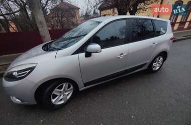 Хэтчбек Renault Grand Scenic 2012 в 