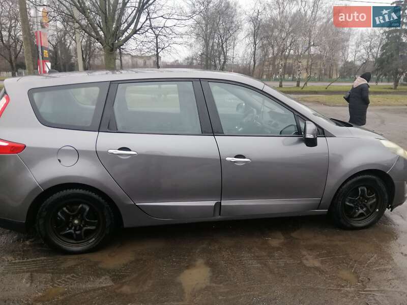 Renault Grand Scenic 2011