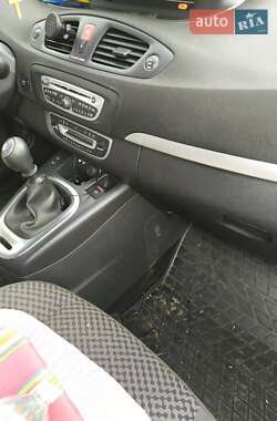 Мінівен Renault Grand Scenic 2011 в 