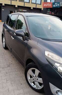 Минивэн Renault Grand Scenic 2009 в 
