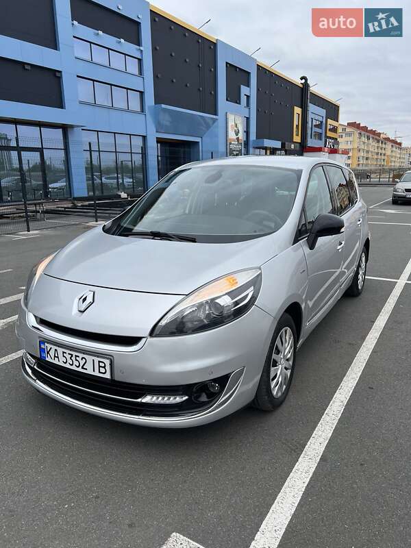 Минивэн Renault Grand Scenic 2012 в 