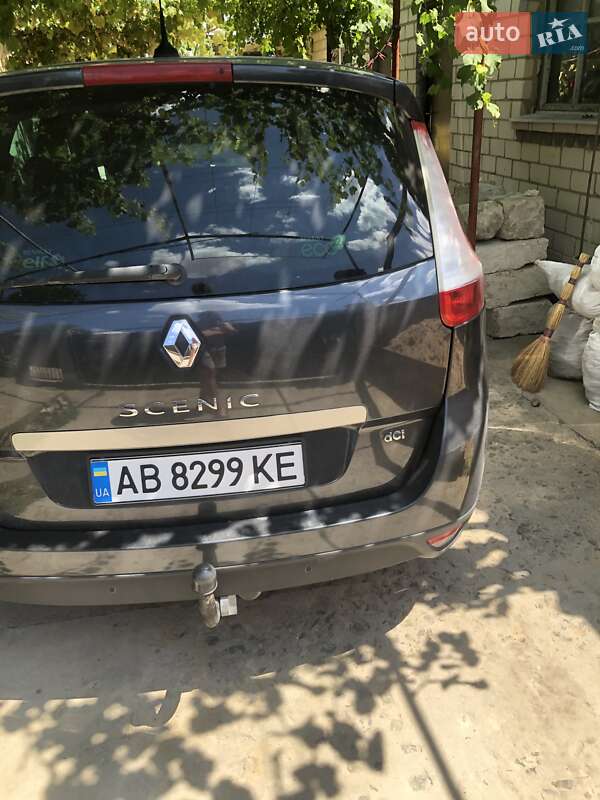 Минивэн Renault Grand Scenic 2012 в 