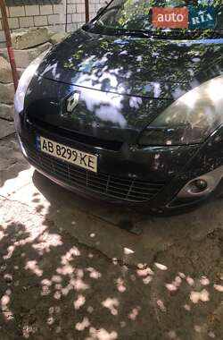Минивэн Renault Grand Scenic 2012 в 