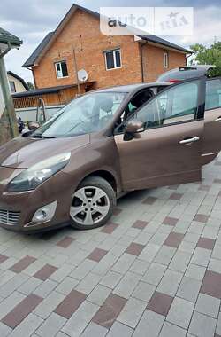 Минивэн Renault Grand Scenic 2010 в Перегинском