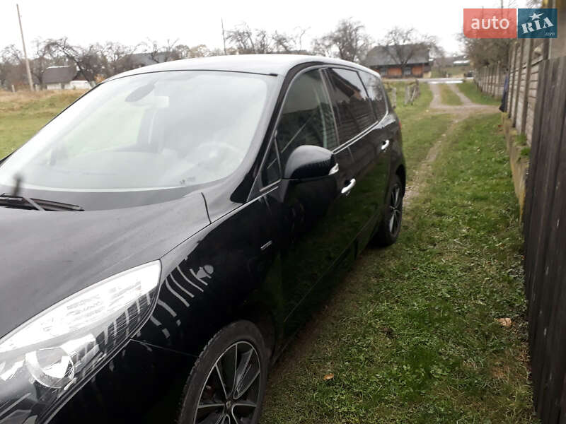 Минивэн Renault Grand Scenic 2010 в Долине