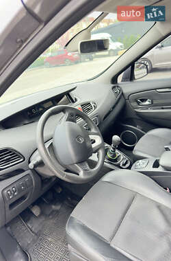 Минивэн Renault Grand Scenic 2011 в 