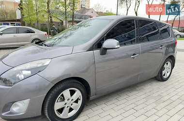 Минивэн Renault Grand Scenic 2011 в 