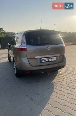 Минивэн Renault Grand Scenic 2011 в 