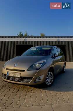 Минивэн Renault Grand Scenic 2011 в 